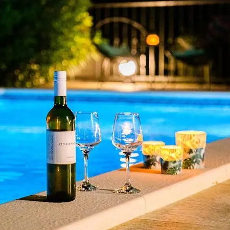 Maria - Pool & Parking * סופטאר