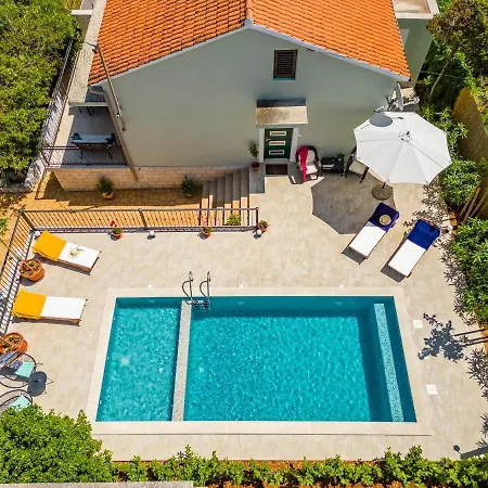 Maria - Pool & Parking *
