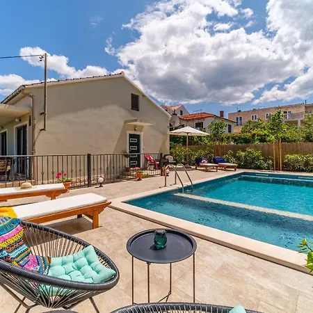 Maria - Pool & Parking בית נופש סופטאר