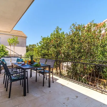 Maria - Pool & Parking * סופטאר